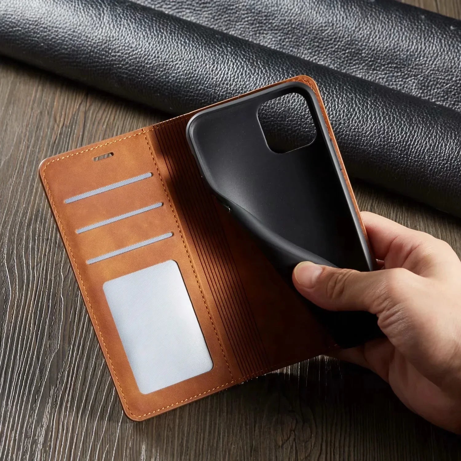 Premium Leder Handyhülle für iPhone 13 und iPhone 14 mit Magnetverschluss – Stilvoller Schutz und Elegantes Design 1