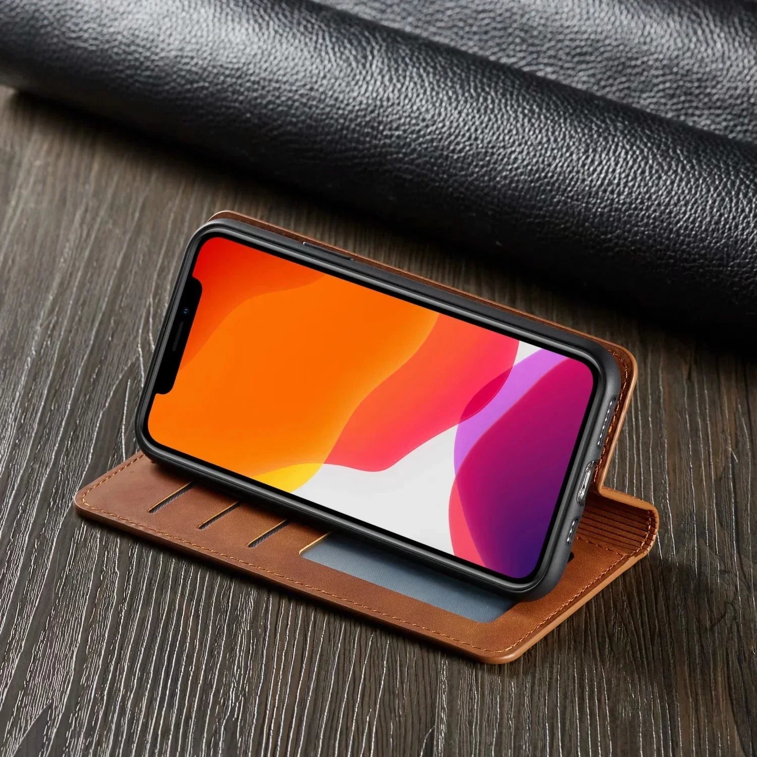 Premium Leder Handyhülle für iPhone 13 und iPhone 14 mit Magnetverschluss – Stilvoller Schutz und Elegantes Design 2